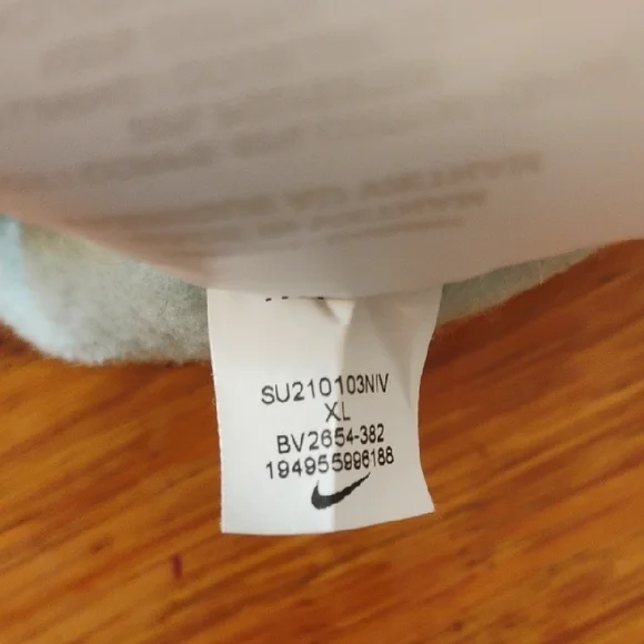 Nike Light Pastel  Green  Hoodie . Size XL. Beautiful Color For Spring 🌼. - Picture 7 of 7